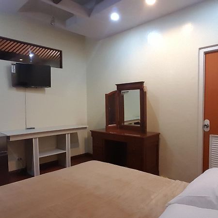 Mactan Breeze - Airport Bed And Breakfast Lapu-Lapu City Eksteriør billede