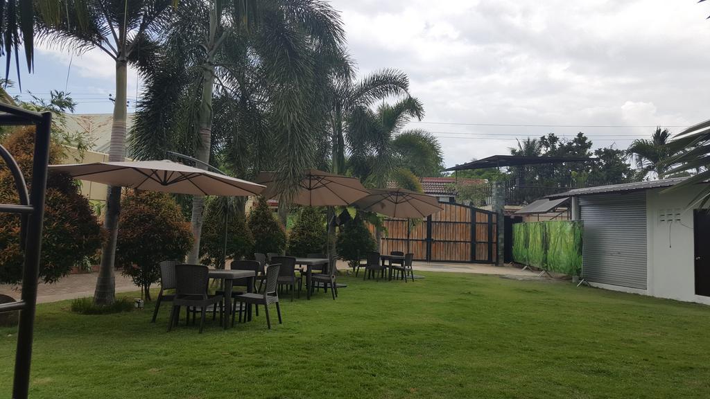 Mactan Breeze - Airport Bed And Breakfast Lapu-Lapu City Eksteriør billede