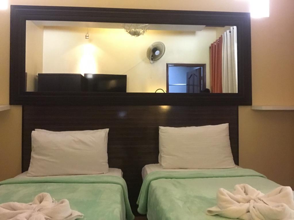 Mactan Breeze - Airport Bed And Breakfast Lapu-Lapu City Eksteriør billede
